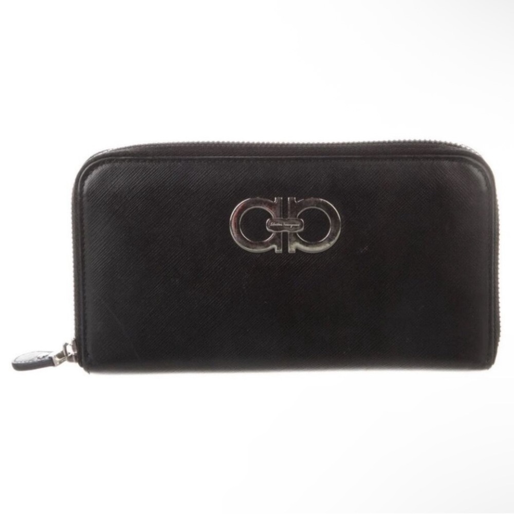 Salvatore Ferragamo Gancini Leather Long Wallet in Black